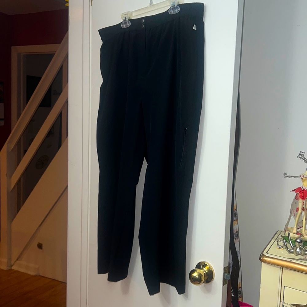Zenergy by Chicos Black Capri Pants
